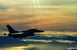 LOL决赛-闪电战，2026世界杯黄蜂队速胜雷霆队的焦点战役