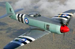 英雄联盟总决赛2025-方向盘外的对决，当足球巨星凯恩点亮F1巴林之夜