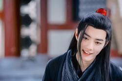 英雄联盟总决赛2025-金色头盔照亮奥运暗夜，卢卡库一锤定音的周期交响