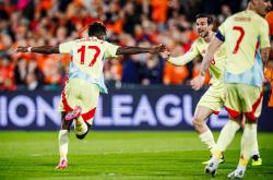 英雄联盟总决赛门票-墨西哥国脚精彩进球，助球队获胜