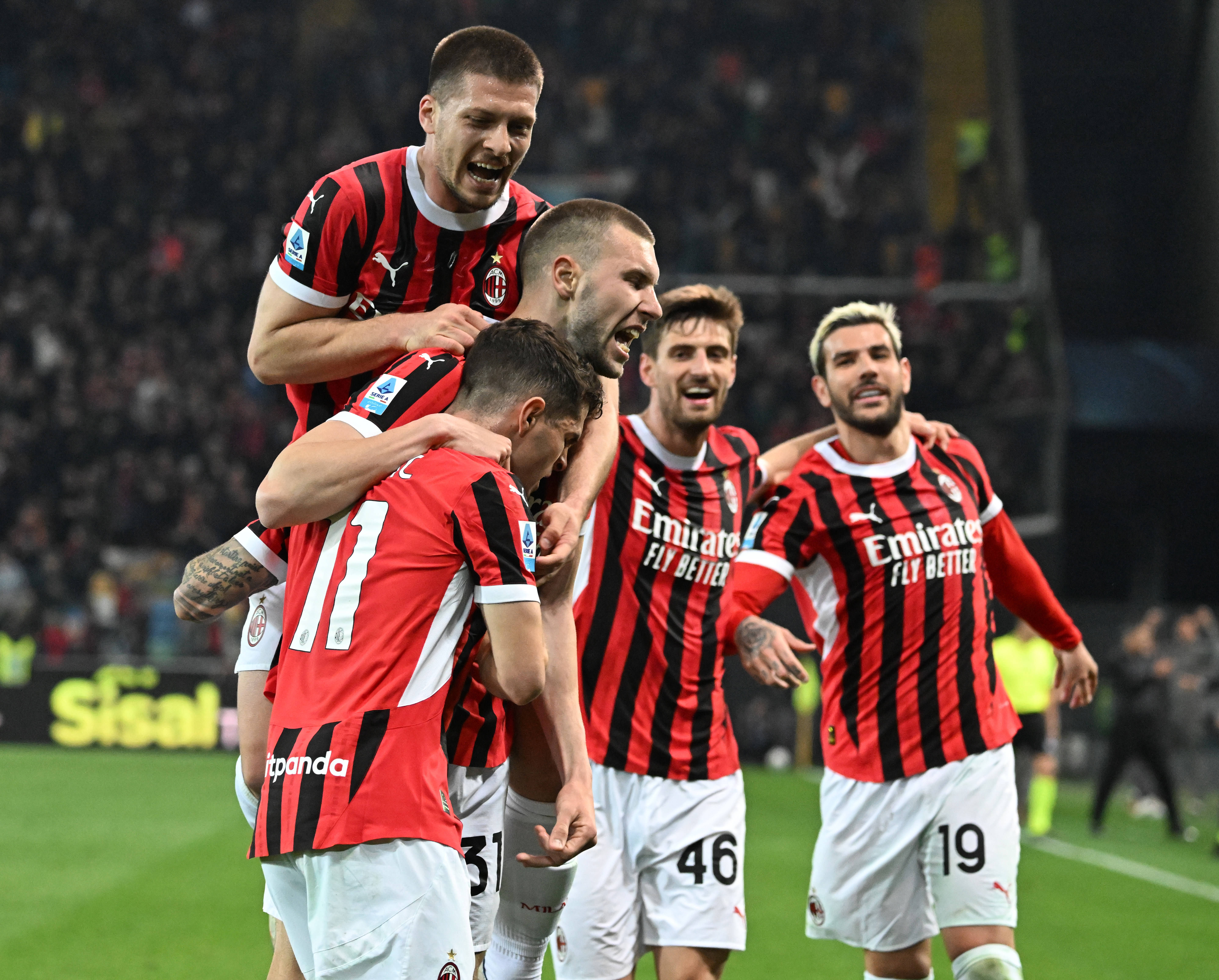 包含意甲球队引进新外援，引发球迷讨论的词条