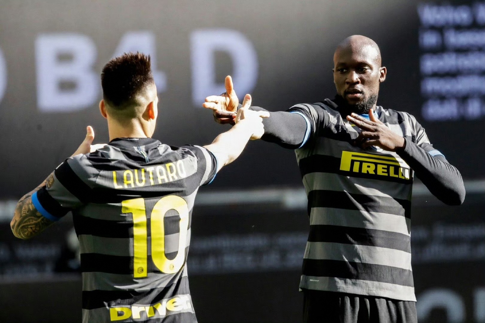 包含意甲球队引进新外援，引发球迷讨论的词条