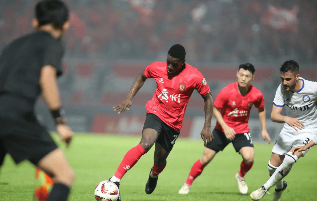 球队备战关键铁人战,士气达到巅峰的简单介绍 球队备战关键铁人战,士气达到巅峰的简单介绍