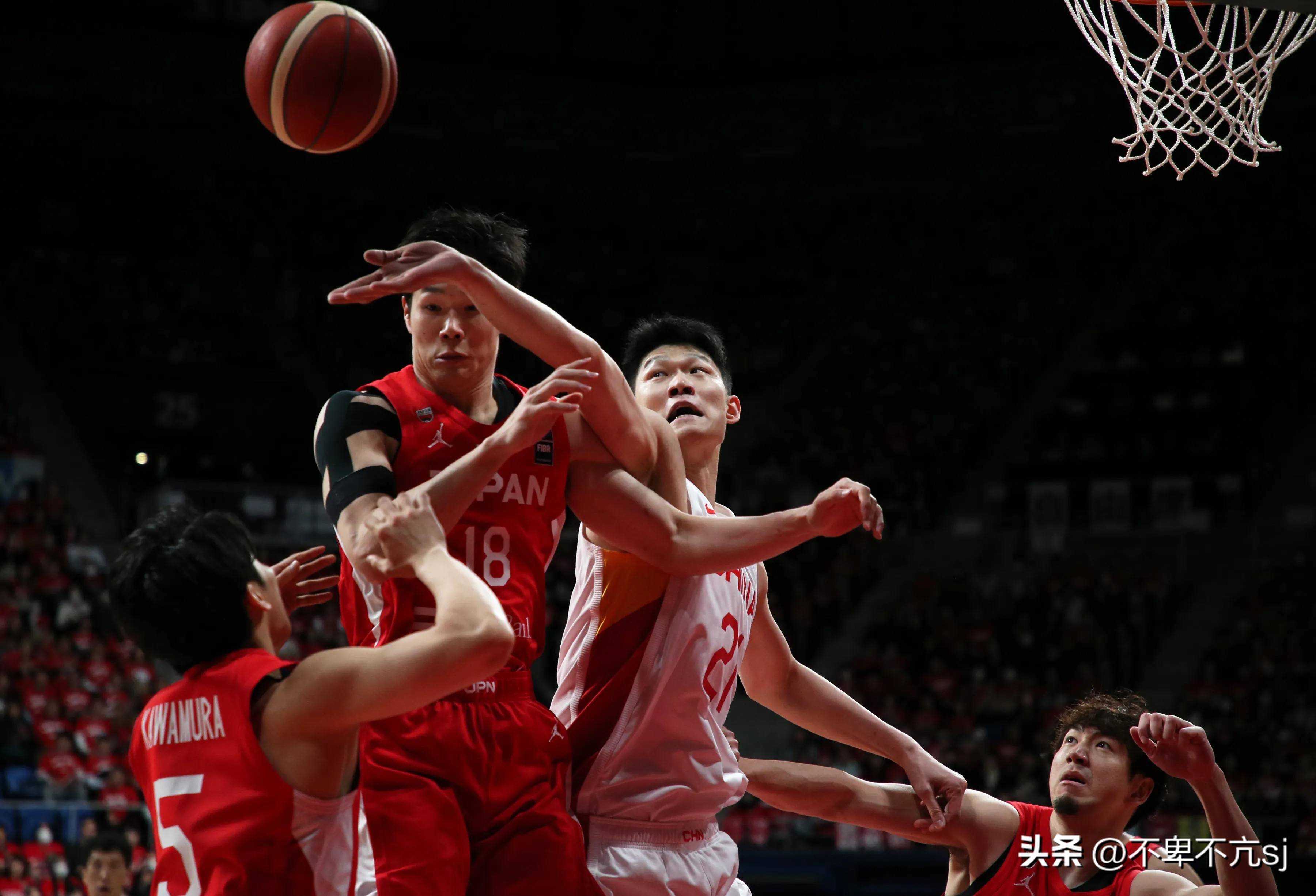 亚洲杯赛决赛战罢日本队称霸亚洲篮球