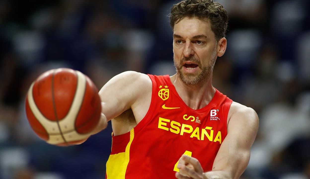 北京队完胜山西队,保罗高光表现 北京队完胜山西队,保罗高光表现