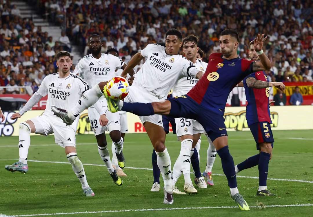 塞尔维亚与希腊欧洲国家杯预选赛激烈对决，谁能脱颖而出