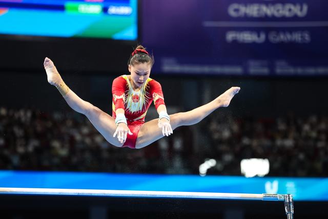 体操比赛中中国选手交出完美表现，获得殿军