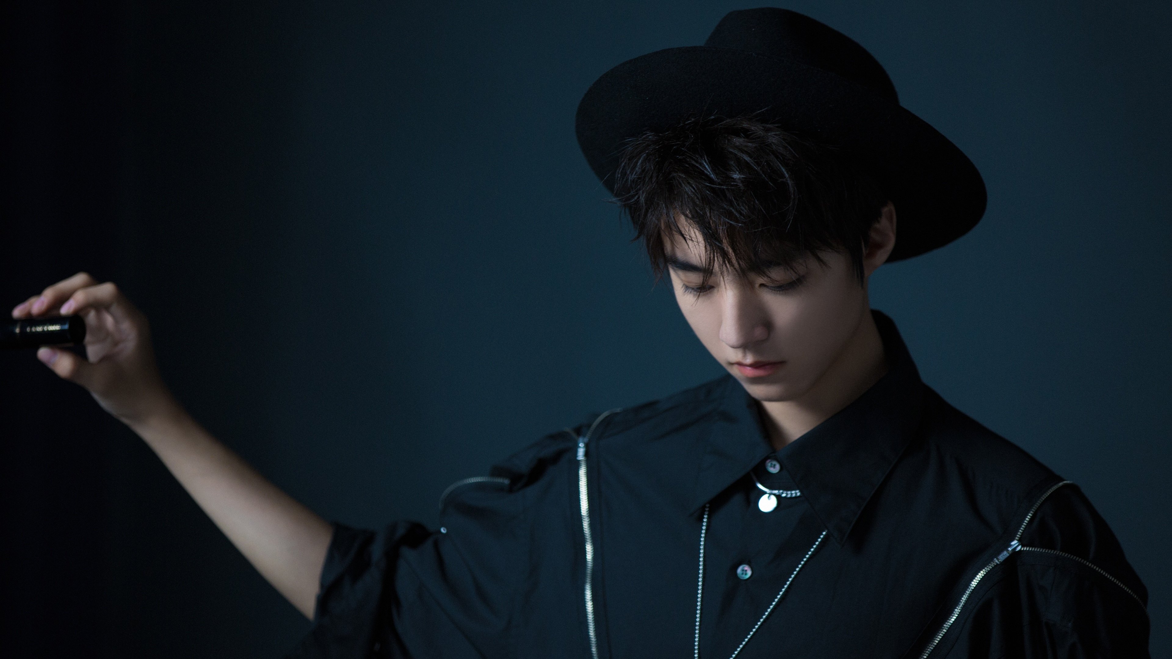 硝烟弥漫的临界点，铁蹄纵横下，谁将加冕世界排名争夺战的午夜君王？