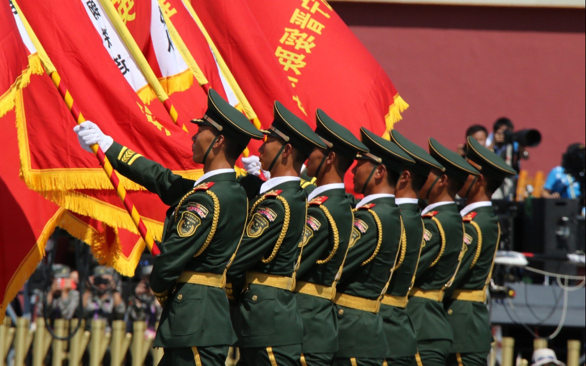 神话之夜,几内亚队3-1完胜比利亚雷亚尔,迪马利亚导演非洲奇迹