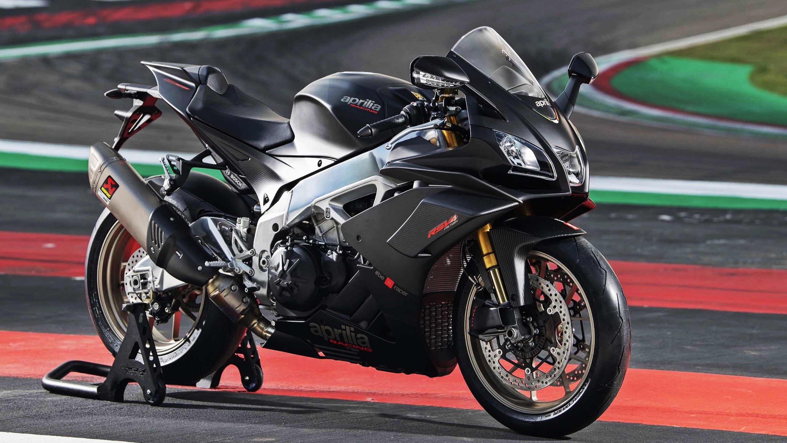 巴黎夜雨中的红蓝之刃，当莱奥刺穿法兰西铁幕，诺坎普找回遗失的基因